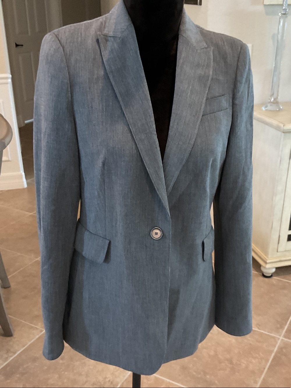 AKRIS PUNTO one button front gray blazer, size 8